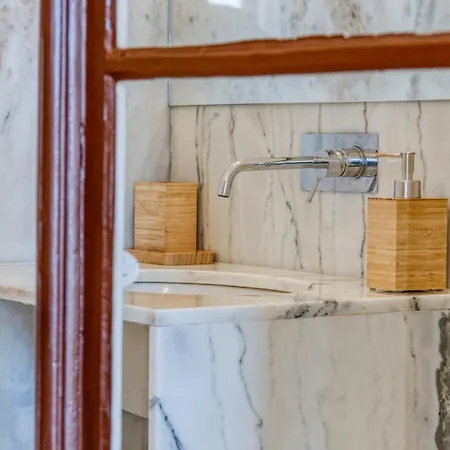 Alado Bed & Breakfast 3*